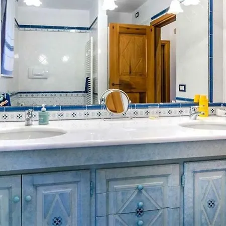 Sleeps 8 Pool Air Con Wifi Вилла Cala Bitta
