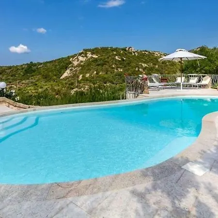 Sleeps 8 Pool Air Con Wifi Вилла Cala Bitta